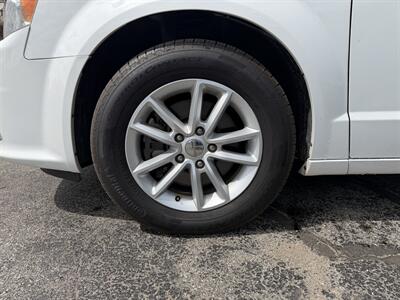 2020 Dodge Grand Caravan SXT - Photo 3 - Elkhart, IN 46514