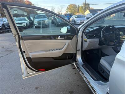 2017 Hyundai SONATA SPORT   - Photo 10 - Elkhart, IN 46514