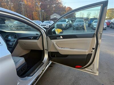 2017 Hyundai SONATA SPORT   - Photo 19 - Elkhart, IN 46514