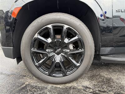 2023 Chevrolet Suburban RST - Photo 3 - Elkhart, IN 46514