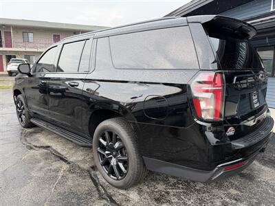 2023 Chevrolet Suburban RST - Photo 5 - Elkhart, IN 46514