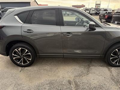 2022 Mazda CX-5 2.5 S Premium   - Photo 8 - Elkhart, IN 46514