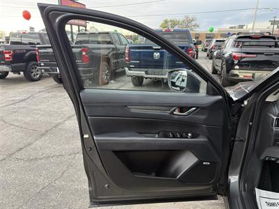 2022 Mazda CX-5 2.5 S Premium   - Photo 11 - Elkhart, IN 46514
