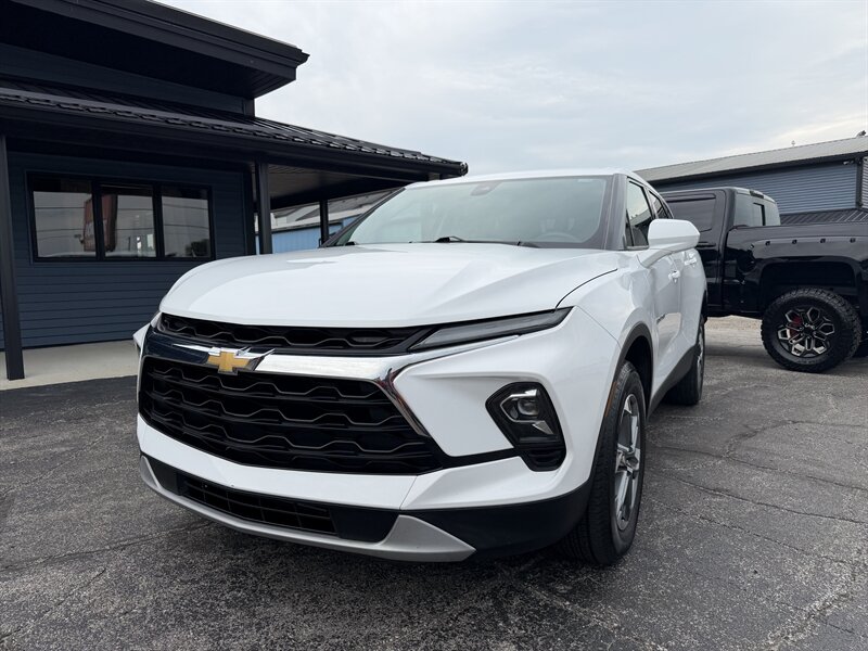 2023 Chevrolet Blazer LT   - Photo 1 - Elkhart, IN 46514
