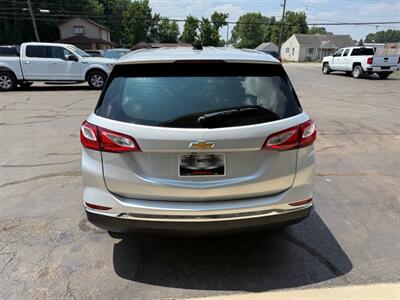 2018 Chevrolet Equinox LT   - Photo 2 - Elkhart, IN 46514