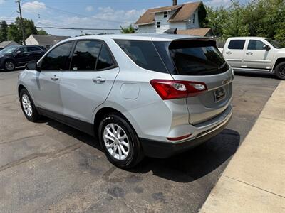 2018 Chevrolet Equinox LT   - Photo 3 - Elkhart, IN 46514
