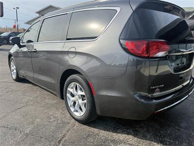 2017 Chrysler Pacifica Touring Plus   - Photo 6 - Elkhart, IN 46514