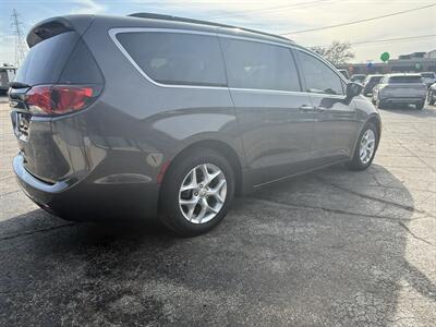 2017 Chrysler Pacifica Touring Plus   - Photo 8 - Elkhart, IN 46514