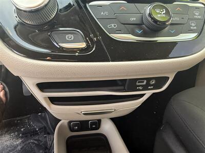 2017 Chrysler Pacifica Touring Plus   - Photo 26 - Elkhart, IN 46514
