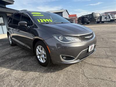 2017 Chrysler Pacifica Touring Plus   - Photo 13 - Elkhart, IN 46514