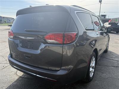 2017 Chrysler Pacifica Touring Plus   - Photo 5 - Elkhart, IN 46514
