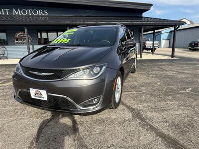 2017 Chrysler Pacifica Touring Plus   - Photo 1 - Elkhart, IN 46514
