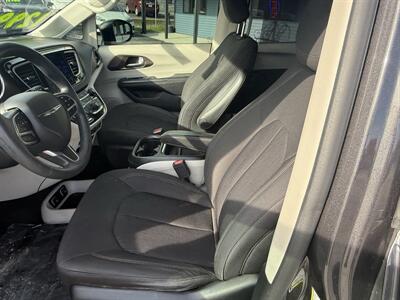 2017 Chrysler Pacifica Touring Plus   - Photo 14 - Elkhart, IN 46514