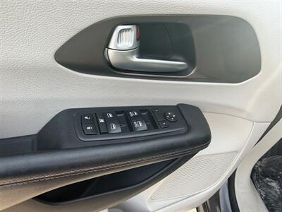 2017 Chrysler Pacifica Touring Plus   - Photo 15 - Elkhart, IN 46514