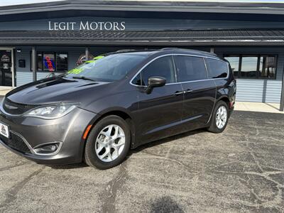 2017 Chrysler Pacifica Touring Plus   - Photo 3 - Elkhart, IN 46514