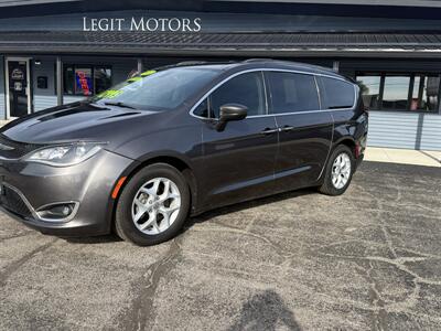 2017 Chrysler Pacifica Touring Plus   - Photo 4 - Elkhart, IN 46514