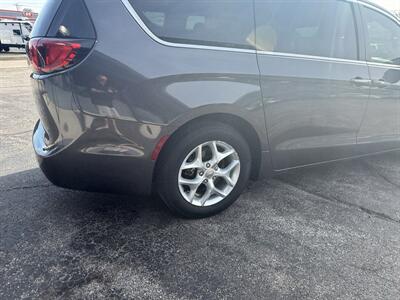 2017 Chrysler Pacifica Touring Plus   - Photo 9 - Elkhart, IN 46514