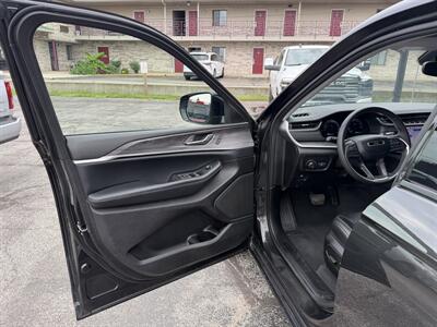 2023 Jeep Grand Cherokee Limited - Photo 10 - Elkhart, IN 46514
