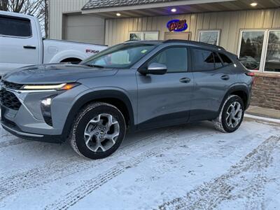 2024 Chevrolet Trax 1LT   - Photo 2 - Elkhart, IN 46514