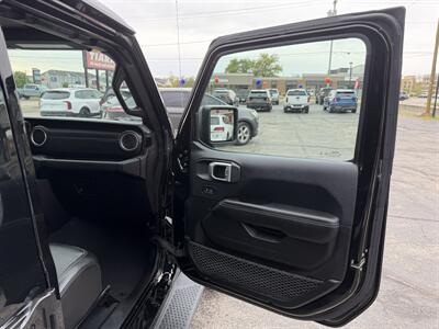 2018 Jeep Wrangler Unlimited Sahara   - Photo 19 - Elkhart, IN 46514