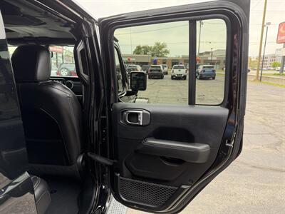2018 Jeep Wrangler Unlimited Sahara   - Photo 15 - Elkhart, IN 46514