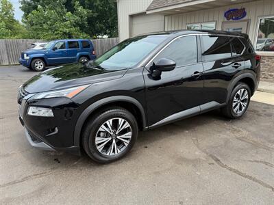 2021 Nissan Rogue SV   - Photo 2 - Elkhart, IN 46514