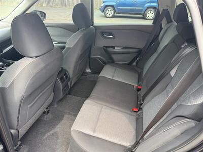 2021 Nissan Rogue SV   - Photo 11 - Elkhart, IN 46514