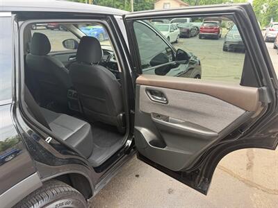 2021 Nissan Rogue SV   - Photo 10 - Elkhart, IN 46514