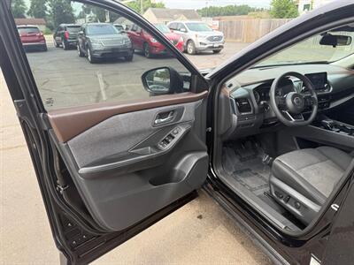 2021 Nissan Rogue SV   - Photo 8 - Elkhart, IN 46514