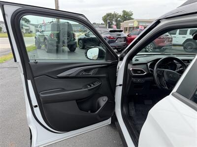 2021 Chevrolet Trailblazer RS   - Photo 10 - Elkhart, IN 46514