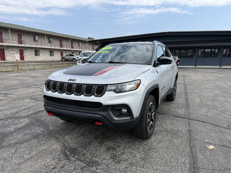 2025 Jeep Compass Trailhawk   - Photo 1 - Elkhart, IN 46514