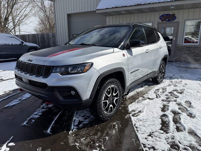 2025 Jeep Compass Trailhawk   - Photo 1 - Elkhart, IN 46514