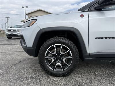 2025 Jeep Compass Trailhawk   - Photo 3 - Elkhart, IN 46514
