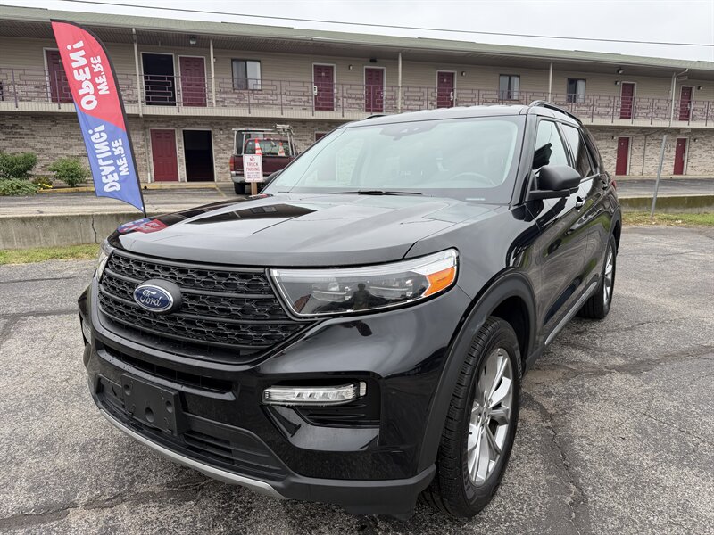 2023 Ford Explorer XLT   - Photo 1 - Elkhart, IN 46514
