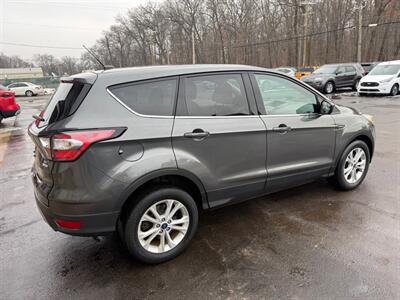 2017 Ford Escape SE   - Photo 6 - Elkhart, IN 46514