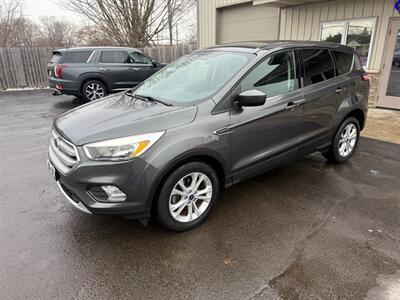 2017 Ford Escape SE   - Photo 2 - Elkhart, IN 46514