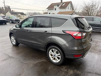 2017 Ford Escape SE   - Photo 3 - Elkhart, IN 46514