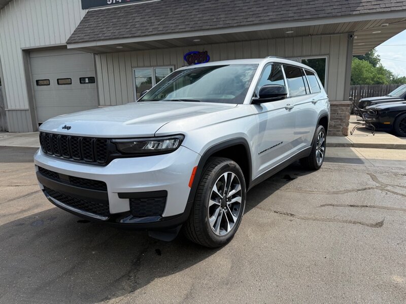 2023 Jeep Grand Cherokee L L LAREDO - Photo 1 - Elkhart, IN 46514