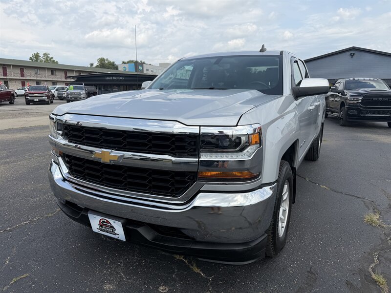 2018 Chevrolet Silverado 1500 LT   - Photo 1 - Elkhart, IN 46514