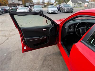 2023 Dodge Charger SXT   - Photo 8 - Elkhart, IN 46514