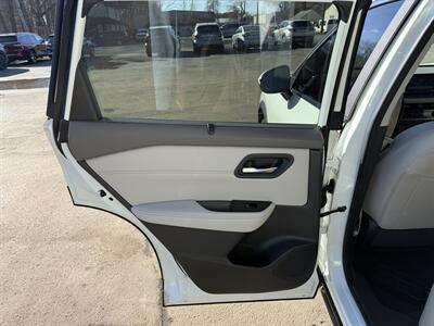 2023 Nissan Rogue SV   - Photo 13 - Elkhart, IN 46514