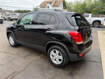 2017 Chevrolet Trax 1LT   - Photo 2 - Elkhart, IN 46514