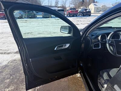 2017 Chevrolet Equinox LT   - Photo 8 - Elkhart, IN 46514