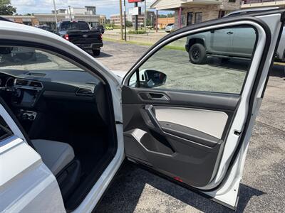 2021 Volkswagen Tiguan SE 4Motion   - Photo 19 - Elkhart, IN 46514