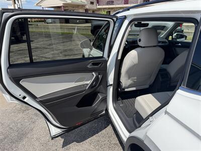 2021 Volkswagen Tiguan SE 4Motion   - Photo 12 - Elkhart, IN 46514