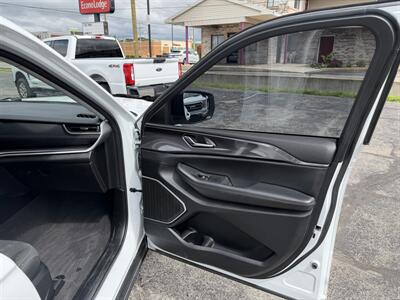2021 Jeep Grand Cherokee L Laredo   - Photo 19 - Elkhart, IN 46514