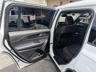 2021 Jeep Grand Cherokee L Laredo   - Photo 13 - Elkhart, IN 46514