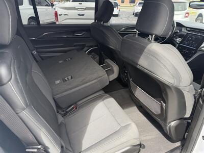 2021 Jeep Grand Cherokee L Laredo   - Photo 15 - Elkhart, IN 46514