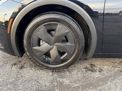 2025 Toyota Prius LE - Photo 3 - Elkhart, IN 46514
