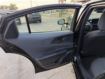 2025 Toyota Prius LE - Photo 13 - Elkhart, IN 46514